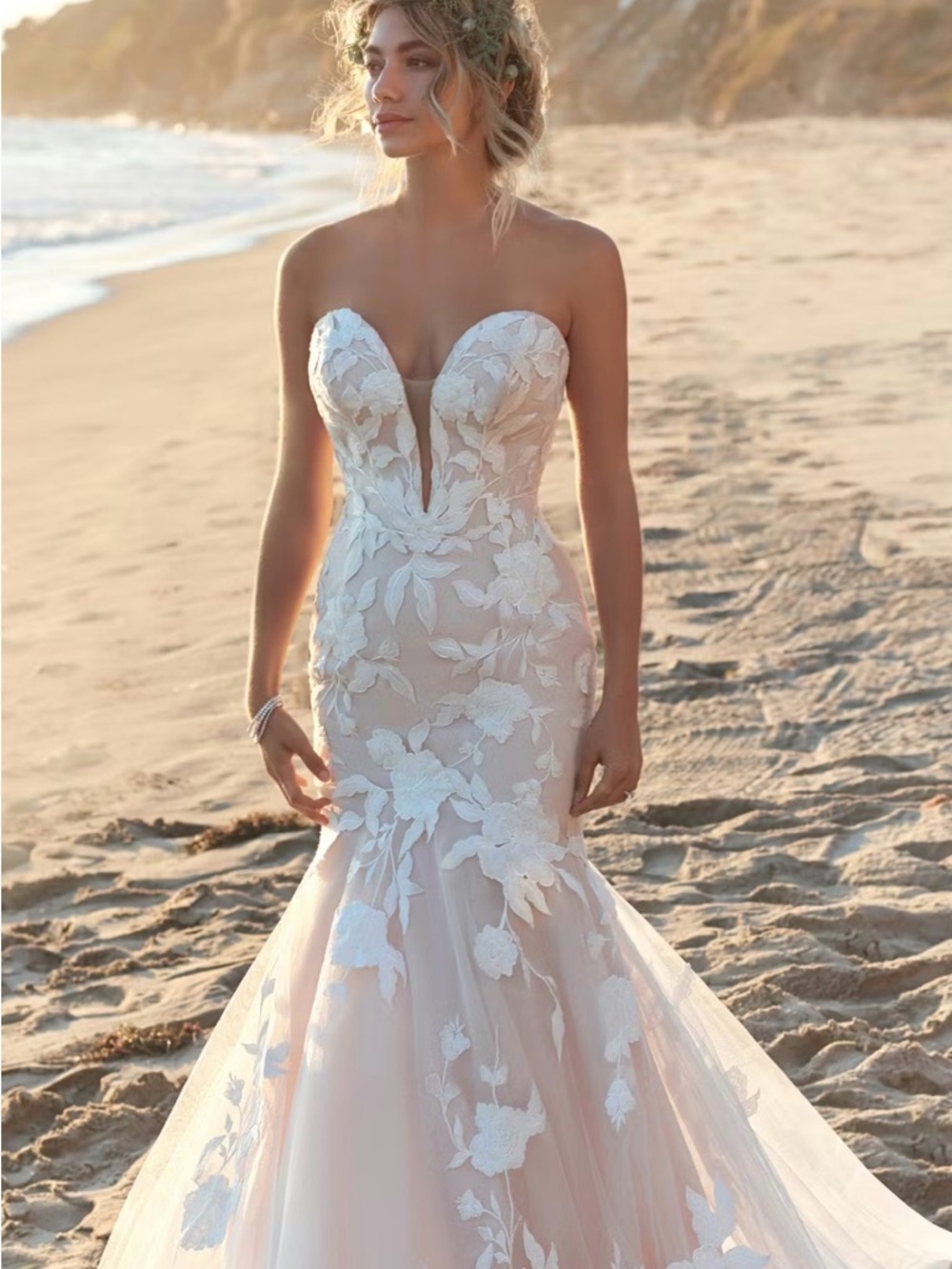 REBECCA INGRAM- HATTIE wedding dress Size: 12
Color: IVORY/MISTY MAUVE